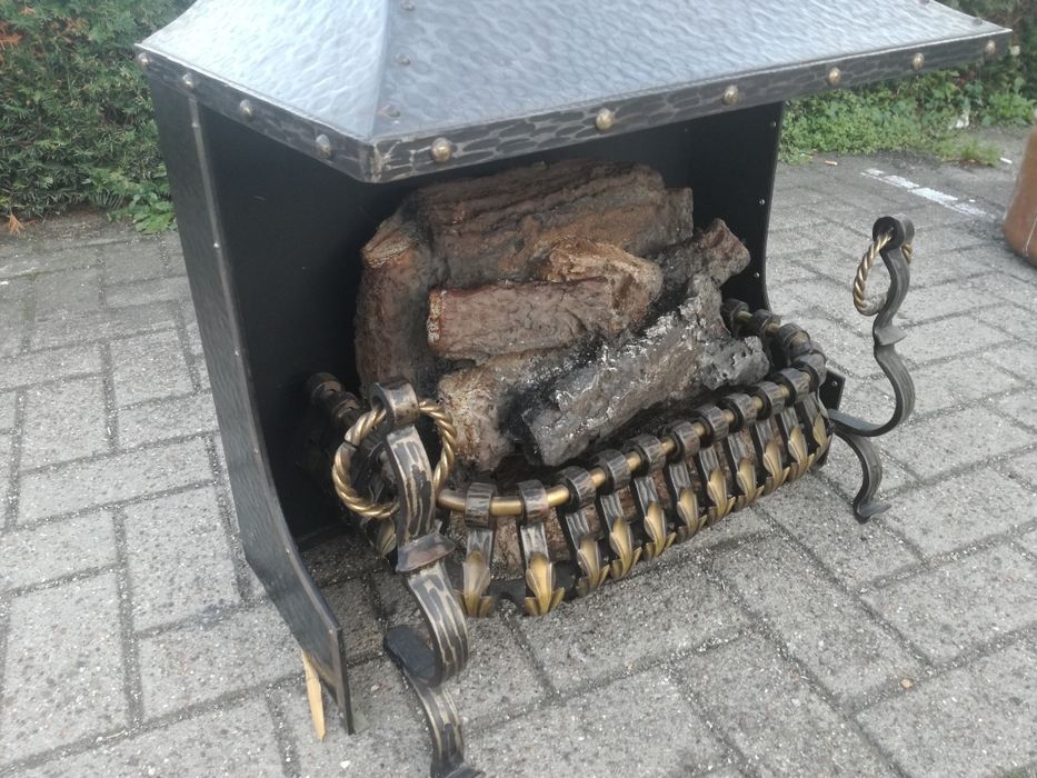 Kominek antyczny - imitacja.