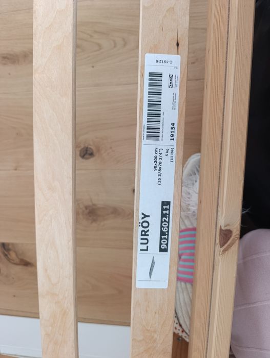 Cama de madeira solteiro ikea + colchão