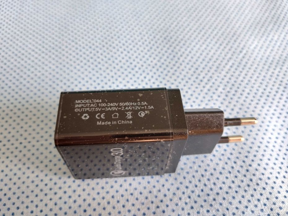 Cетевое зарядное устройство Quick Charge 3.0 /  4 порта USB