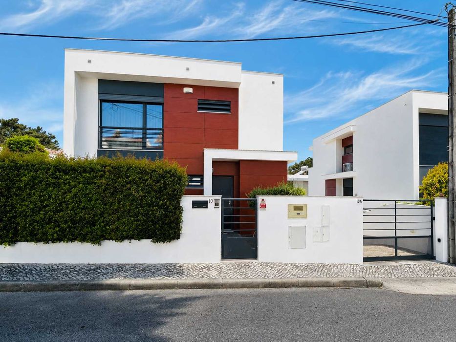 Moradia T4 independente | Garagem | Piscina | Excelentes Áreas