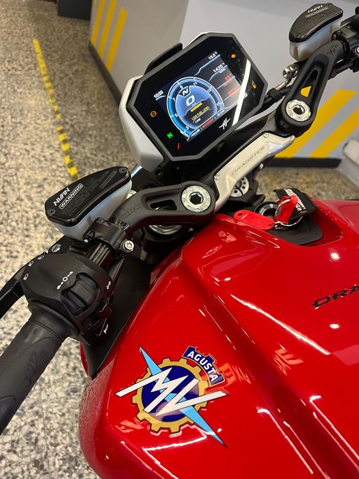 MV Agusta Dragster 800 r de 2024  Irrepreensível
