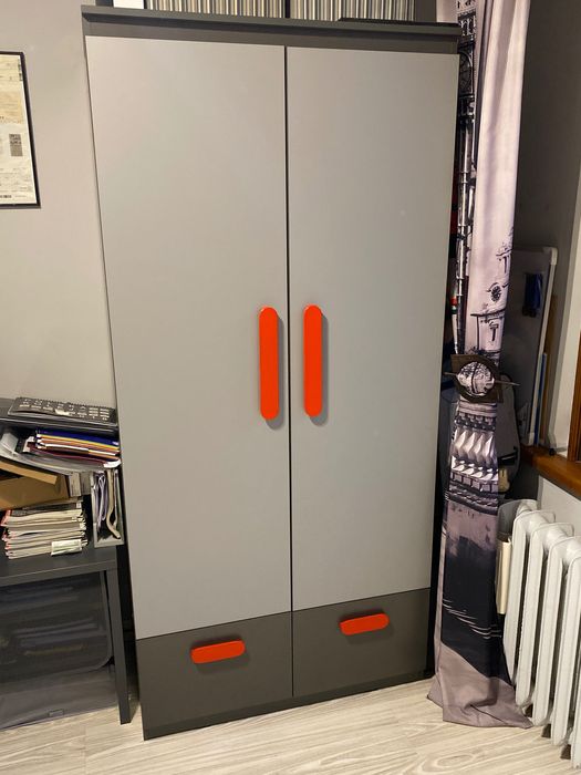 Nowoczesna szafa dwudrzwiowa z szufladami – idealny stan