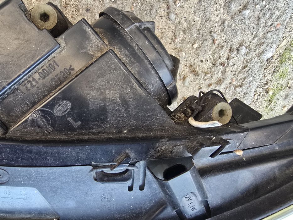 Lampy  przednie bmw e 60 /]prawa  i lewa