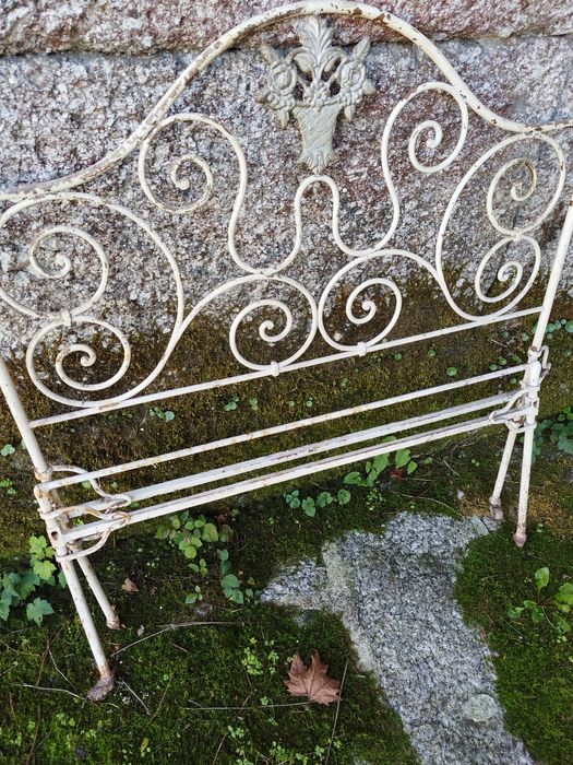 Cama Antiga em Ferro Pintado