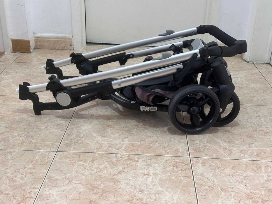 Carrinho de bebé INFNATIA