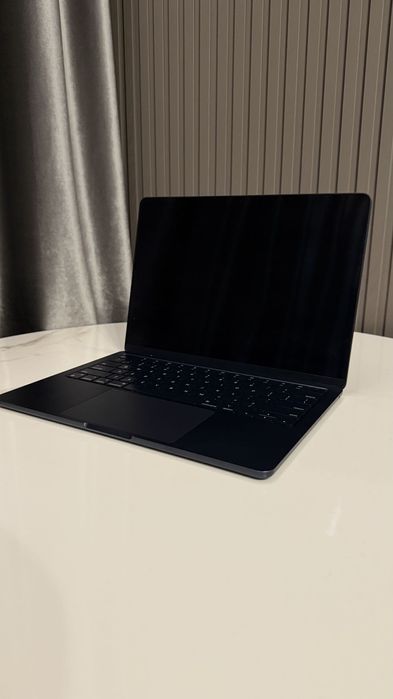 MacBook Air M2 | не працює екран | під ремонт або на запчастин