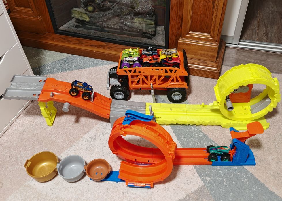 Hot Wheels Monster Trucks - Треки и Автовоз