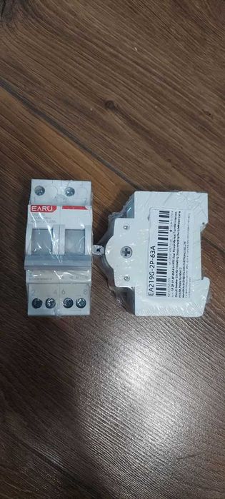 трёхпозиционный переключ нагрузки Перекидной рубильник 63А  2Р