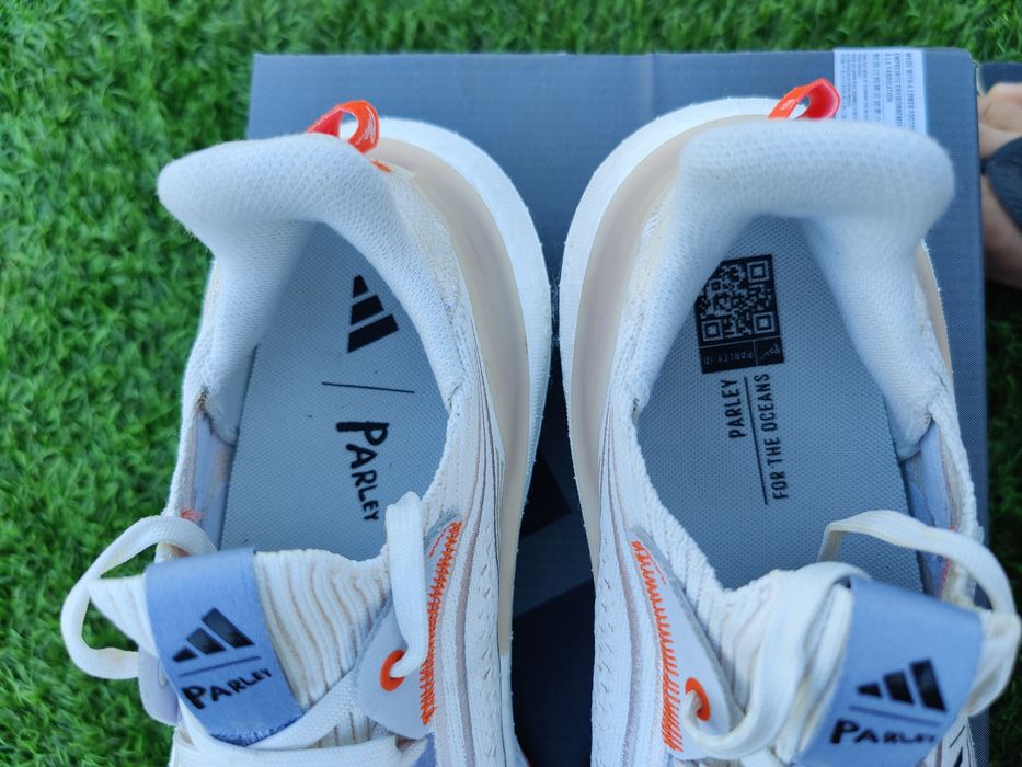 Sapatilhas Adidas Ultraboost Light Parley - T44EU