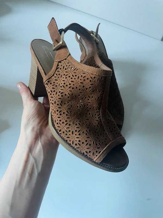 Buty sandały damskie na obcasie r.40