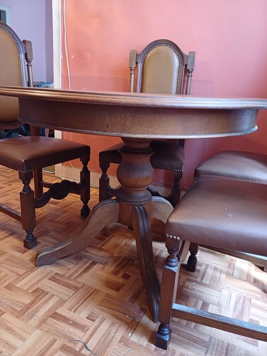 Vende-se mesa com cadeiras