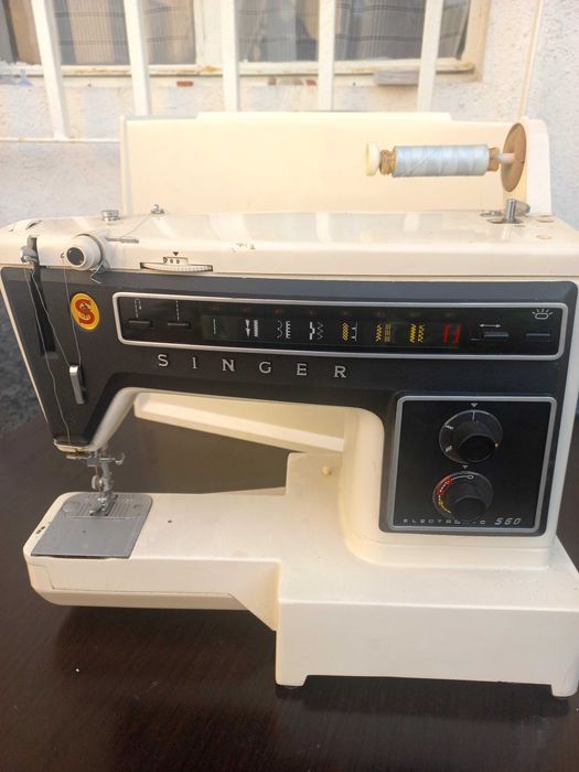 máquina de costura Singer 560