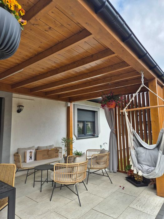 zadaszenie tarasu pergola patio altana lamele pionowe taras drewniany