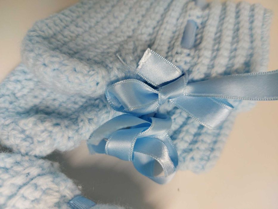 Sapatinhos artesanais em croché bebé