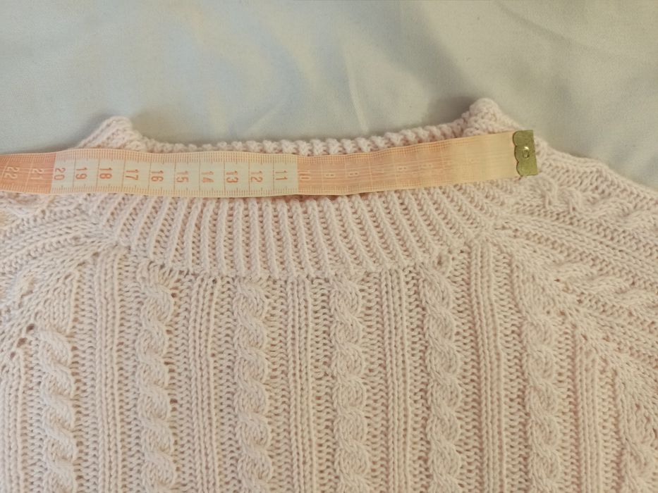 Sweter robiony na drutach