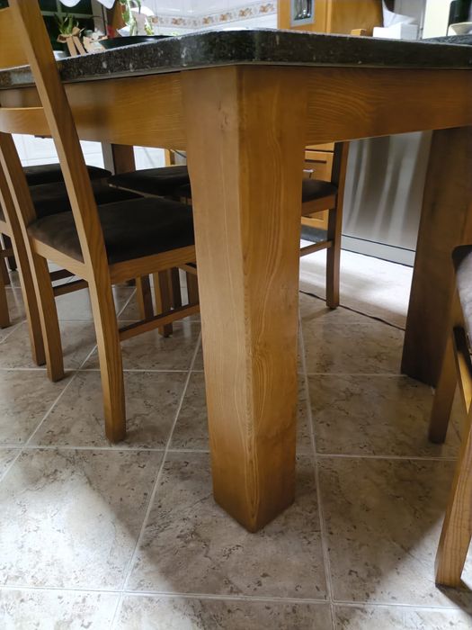 Mesa de refeição e 8 cadeiras
