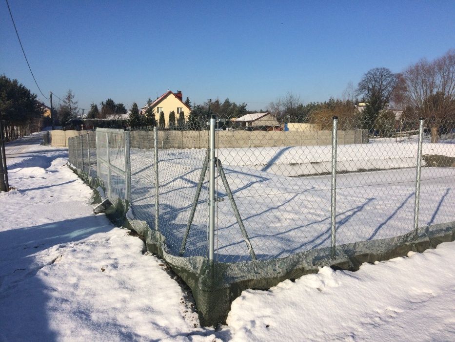 komplet ogrodzenia z siatki wraz z podmurówką