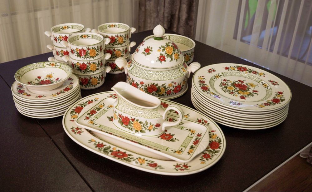 Фарфоровый столовый сервиз фирмы Villeroy Boch серия Summerday