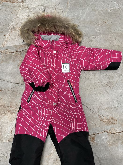 Зимовий комбінезон на дівчинку.Має хутро.