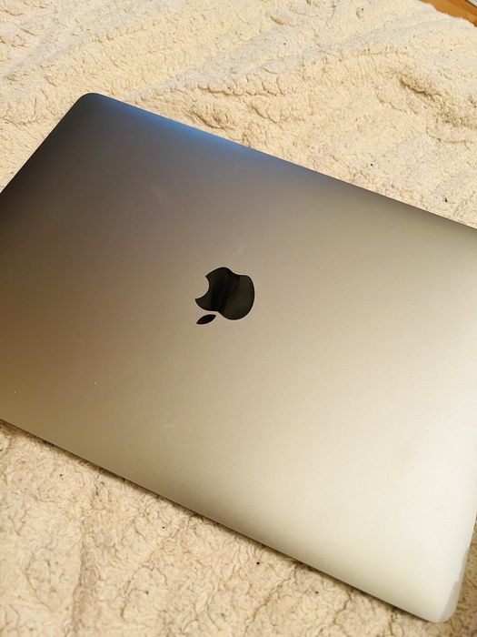 MacBook Air intel core i3