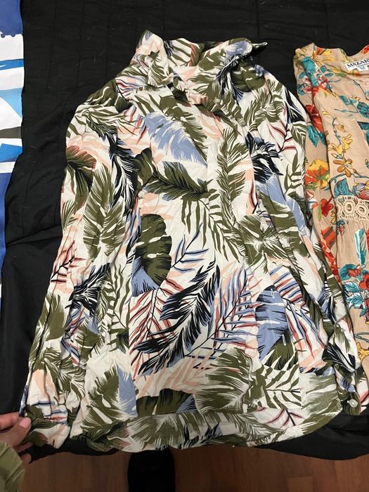 Camisas tigresa/ florida e blusa azul