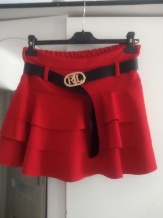 Nowe czerwone spódniczko spodenki