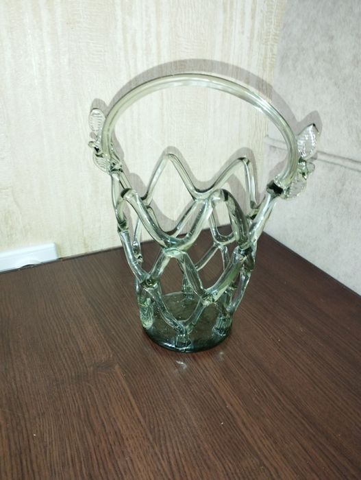 Корзинка (фруктовница, конфетница, ваза) гутное (литое) стекло, винтаж