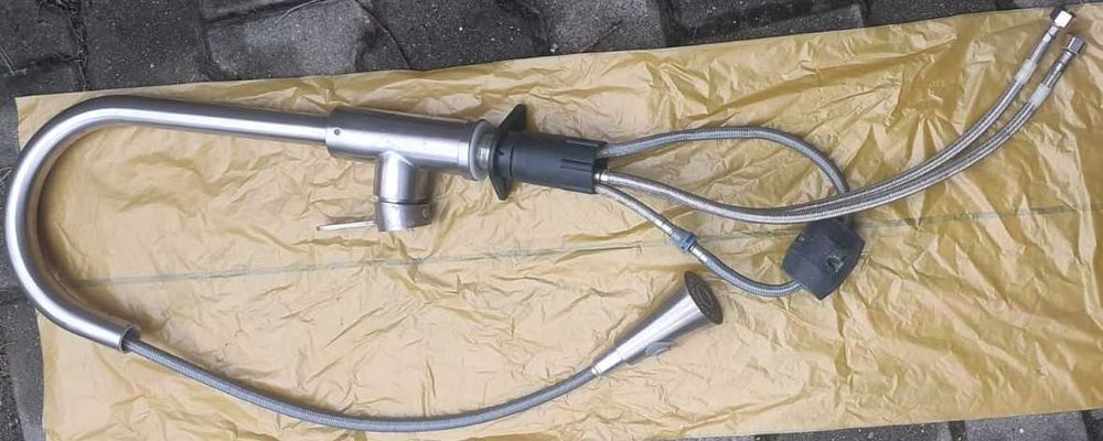 Bateria kuchenna Laveo z wyciąganą wylewką