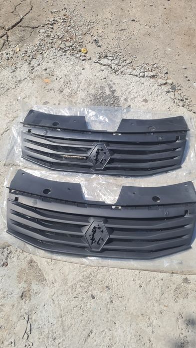 Решітка радіатора Sandero решетка бампера радиатора верхняя сандеро