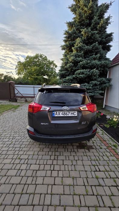 Продам toyota rav4 2015