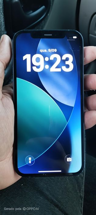 iPhone 12 um risco