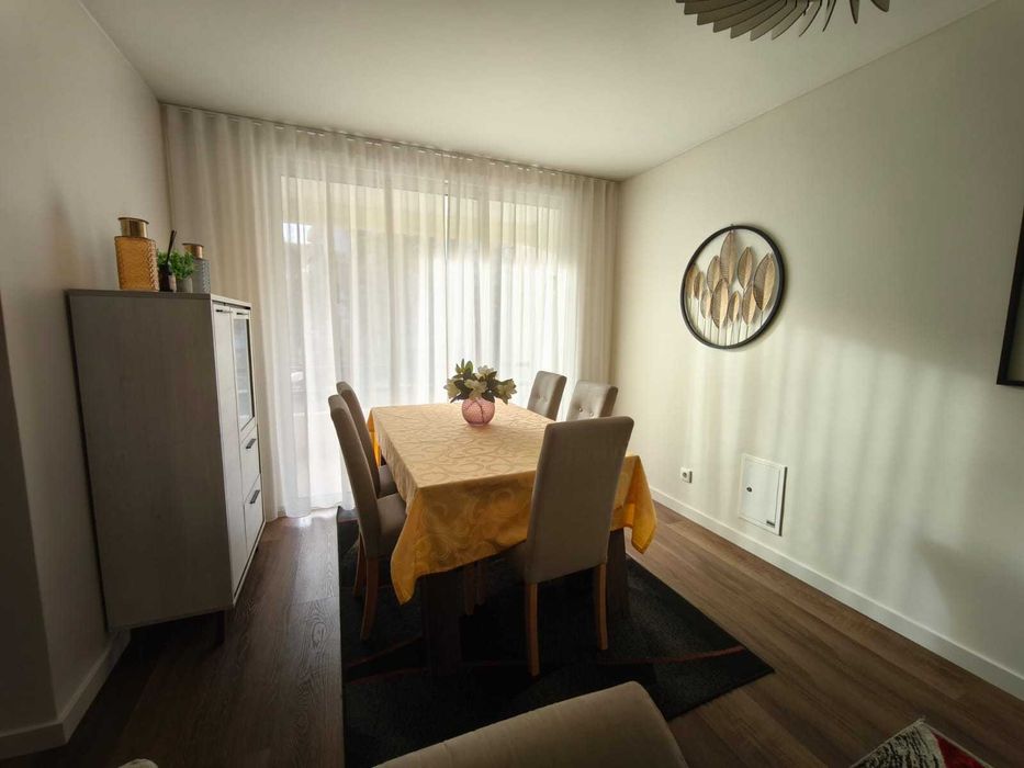 Apartamento/Condomínio com 2 quartos e 1 casa de banho