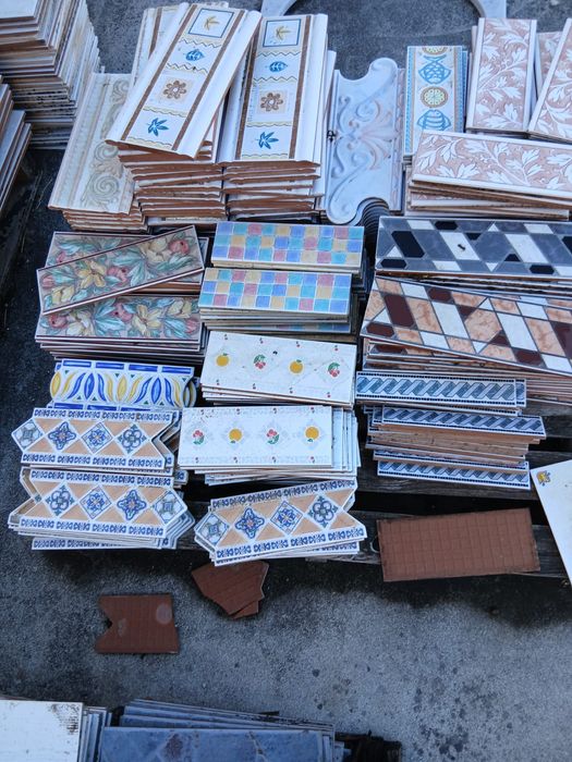 Barras, rodapés, azulejos