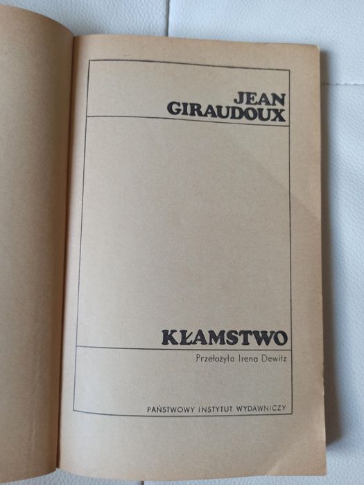 Giraudoux kłamstwo