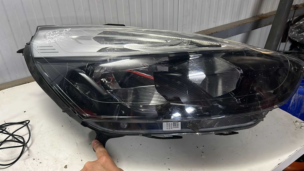 Farol dianteiro direito Maxus Deliver 9 original