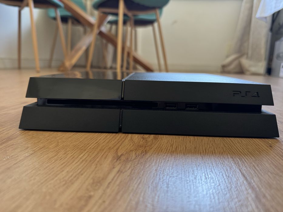 PS4 1TB + acessorios