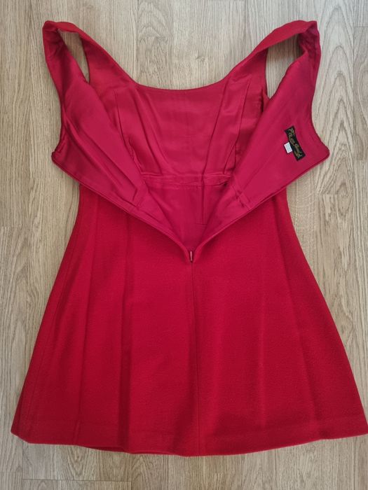 Vestido vermelho de inverno, de alças, todo forrado. 40