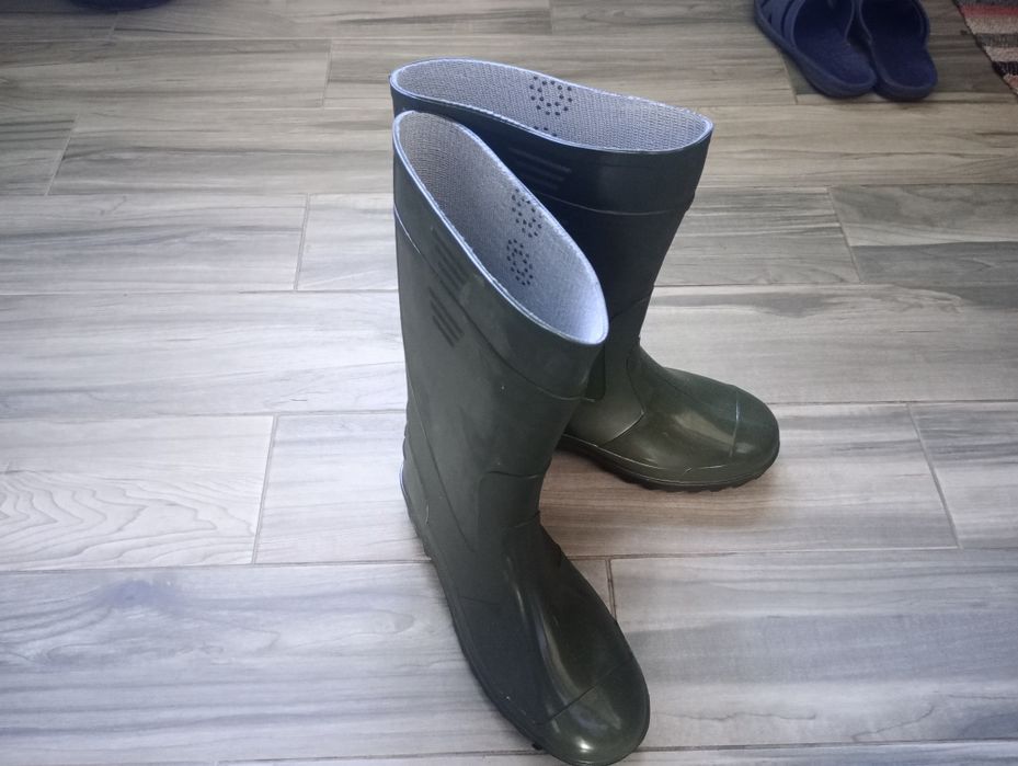 Чоботи гумові нові