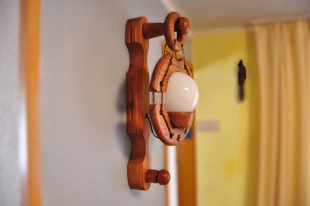 Drewniana lampa wisząca* kinkiet* PRL* szklany klosz* rzemyk* stan BDB