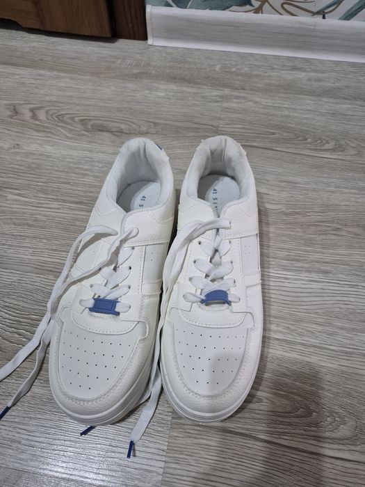 Buty damskie snakers.