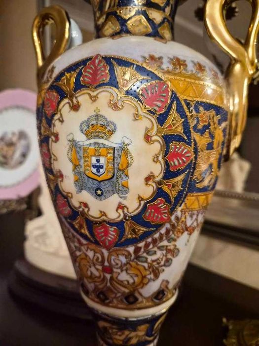 Jarra com brasão do reino de Portugal