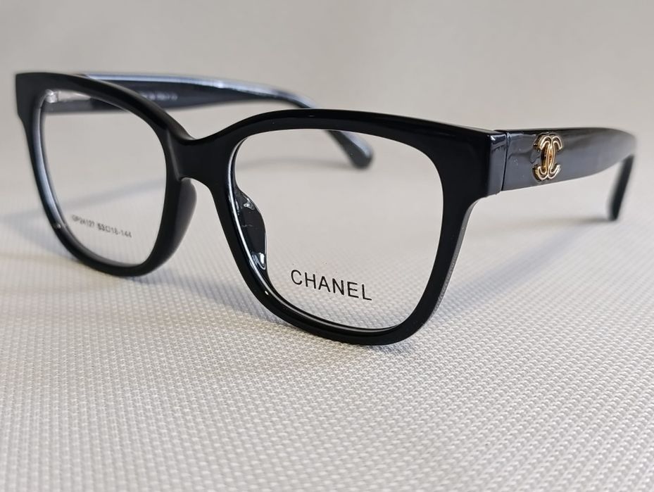 CHANEL 
イルミネイティングブラッシュパウダー 151.788 CHANEL nowe damskie oprawki okulary zerówki zlote logo filtr