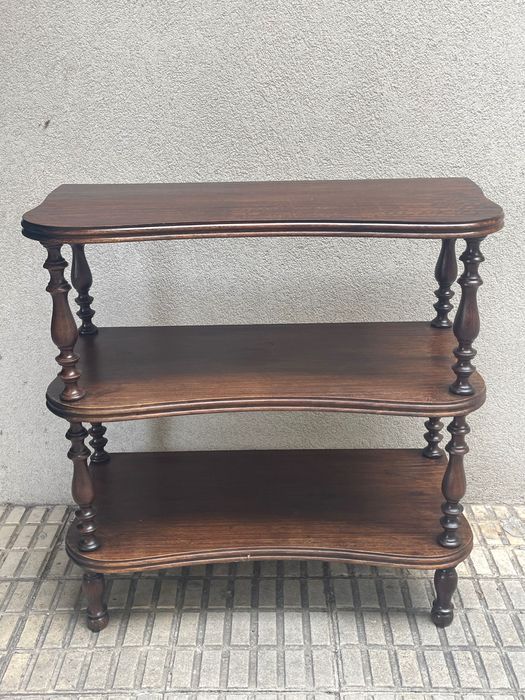 Mesa de apoio vintage em madeira – 3 níveis