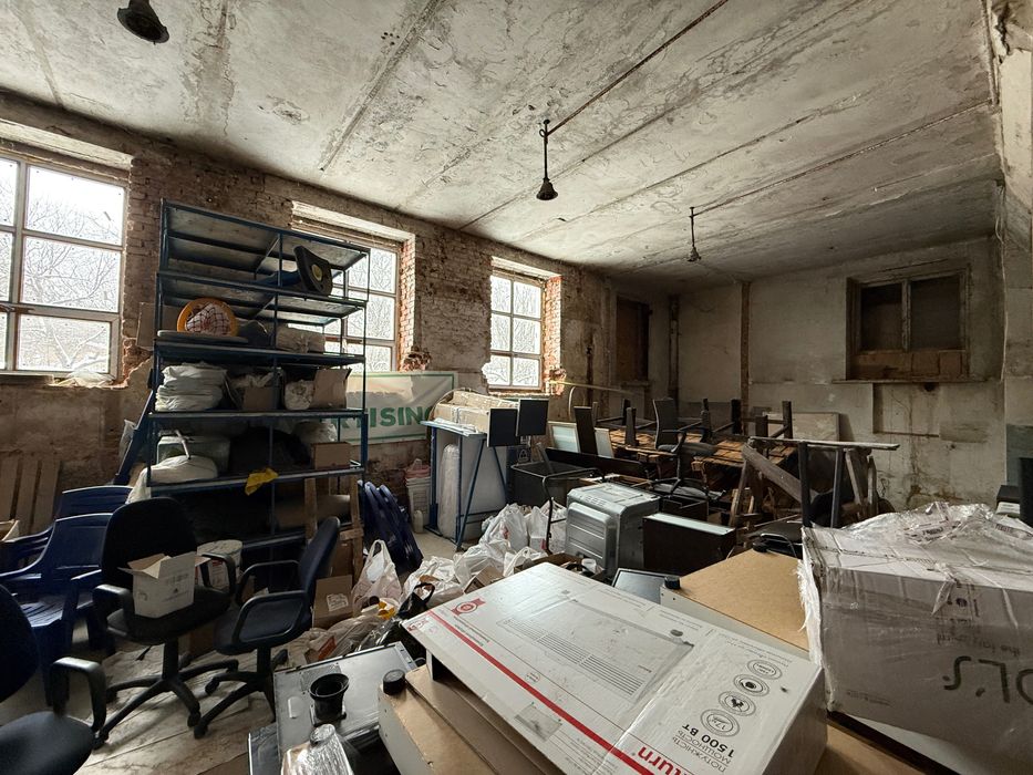 Продаж комерційного приміщення 113,9 м² у зручній локації під ремонт