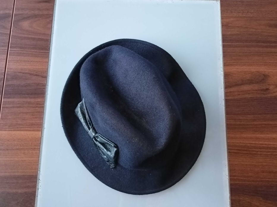 Max Mara kobiecy flauszowy kapelusz z kokardą M
