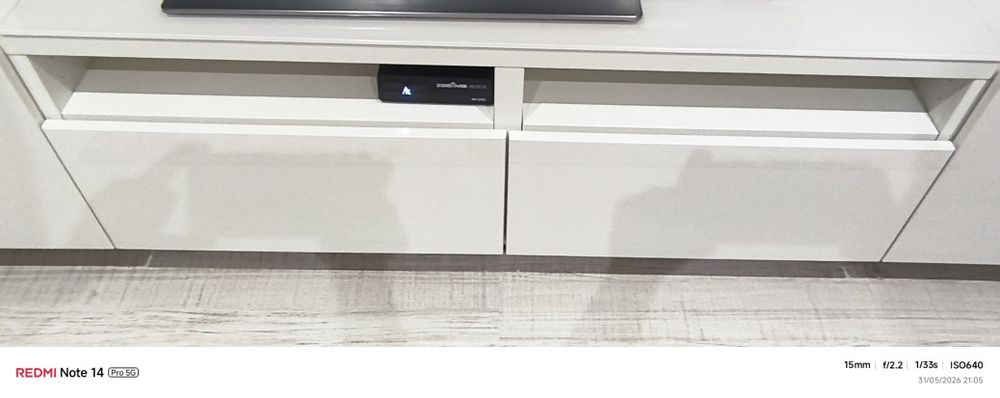 Móvel sala ou escritório com bastante arrumação  - Ikeia