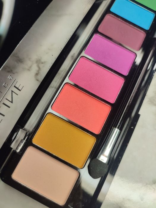 Paleta cieni do powiek Eveline Neon Nights
