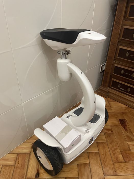 Tritinente eletrica com assento - nova e excelente para jovens