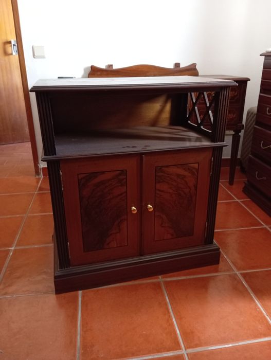 Móvel TV antigo em bom estado