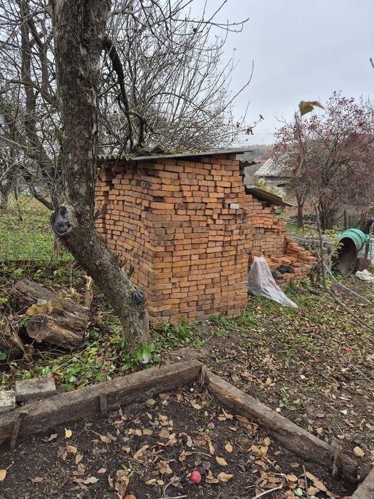 Цегла чевона і силікатна біла